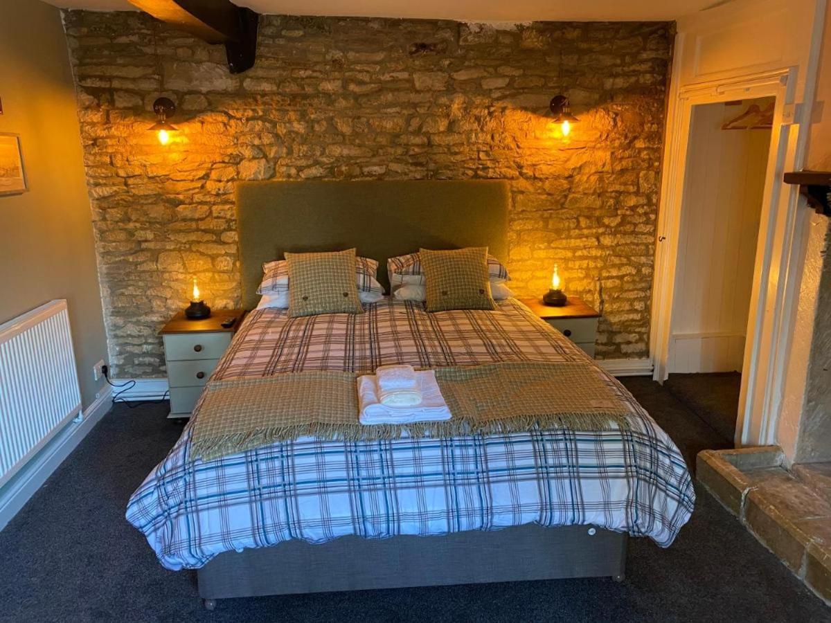 Bear Inn - Bisley Bisley  Kültér fotó