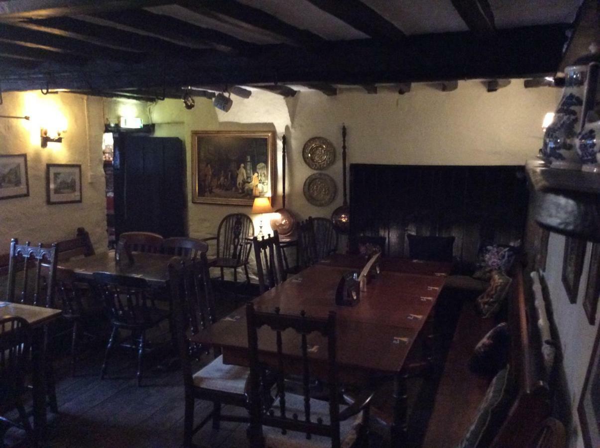 Bear Inn - Bisley Bisley  Kültér fotó