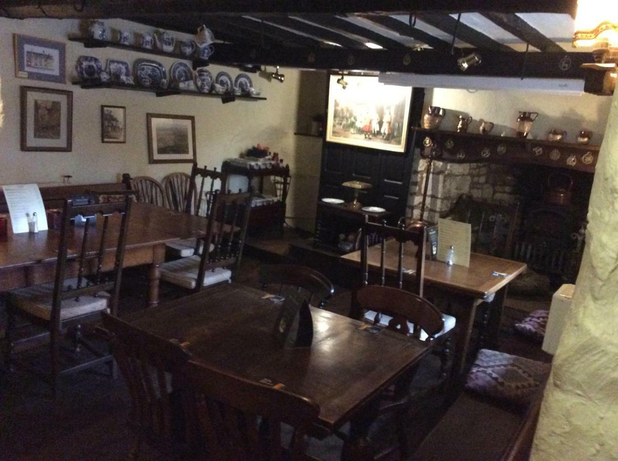Bear Inn - Bisley Bisley  Kültér fotó